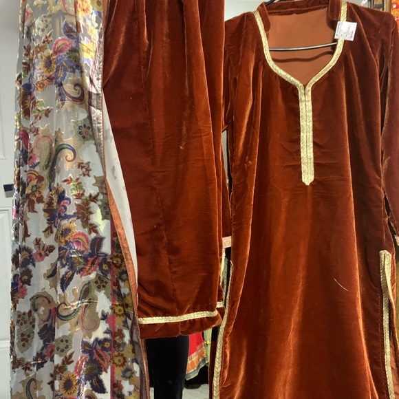 Valvet suits in small to Med sizes - Picture 2 of 16